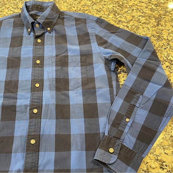 J. CREW Men’s Plaid Button Down Shirt - Size Medium - Good Condition! - Picture 3 of 7
